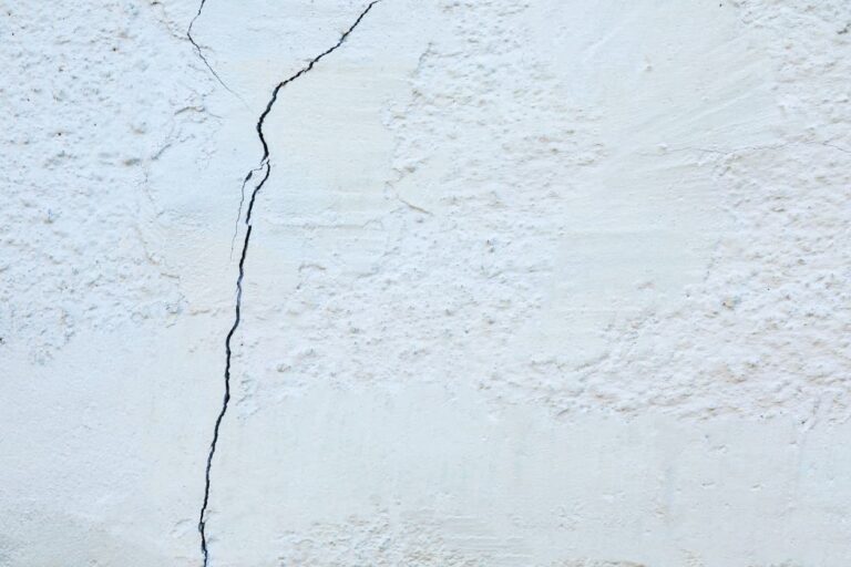 Crack in wall